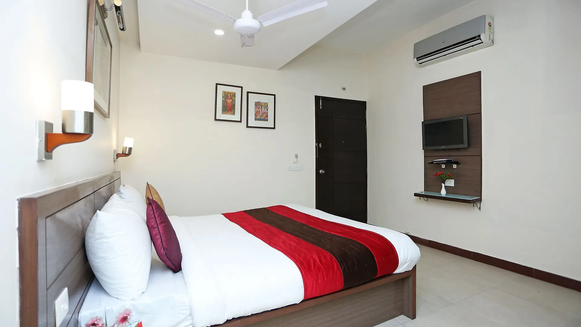 ***  Oyo 11577 Hotel Crystal Retreat Agra  India