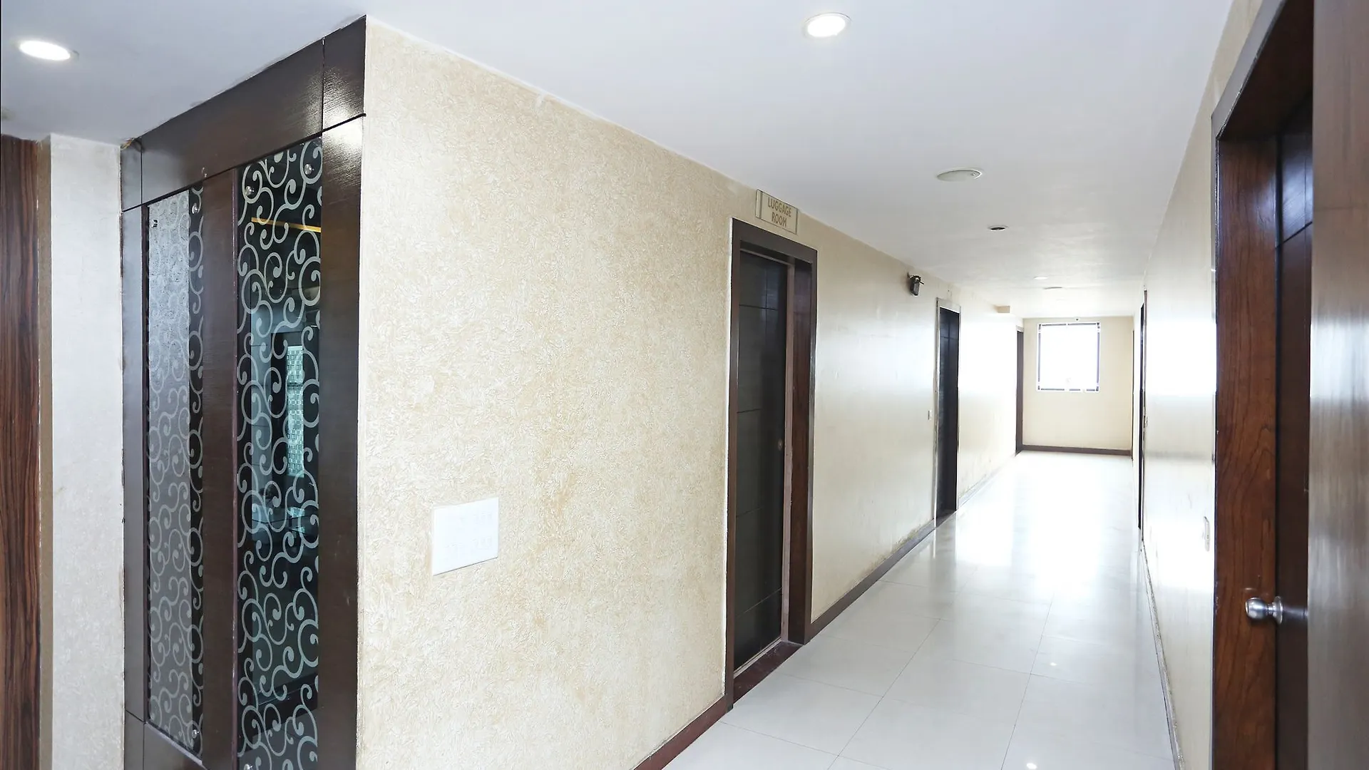 Oyo 11577 Hotel Crystal Retreat Agra  3*, Agra (Uttar Pradesh)