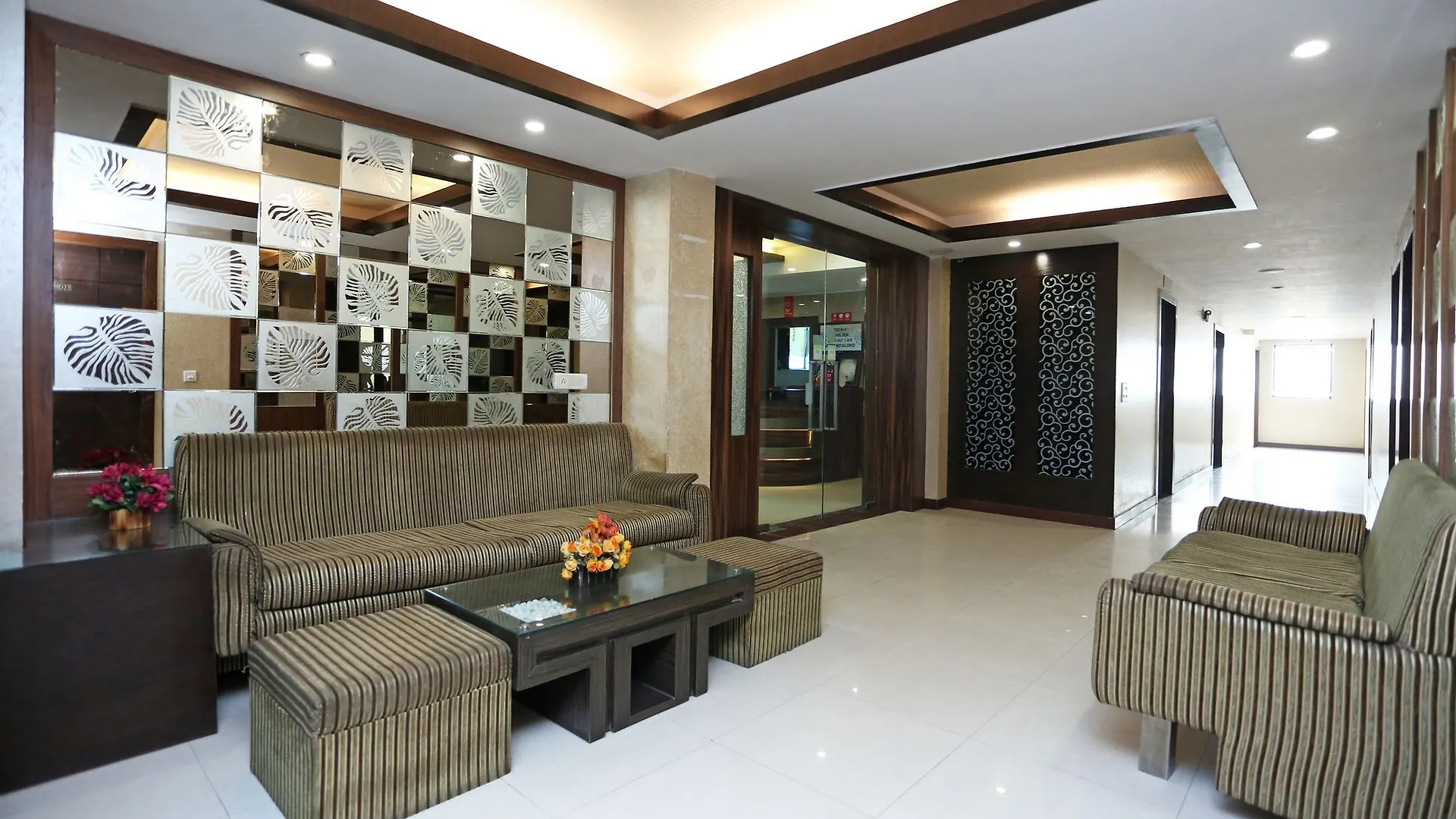 ***  Oyo 11577 Hotel Crystal Retreat Agra  India