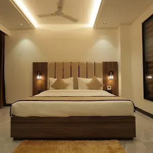 Snj Taj Grand Hotel